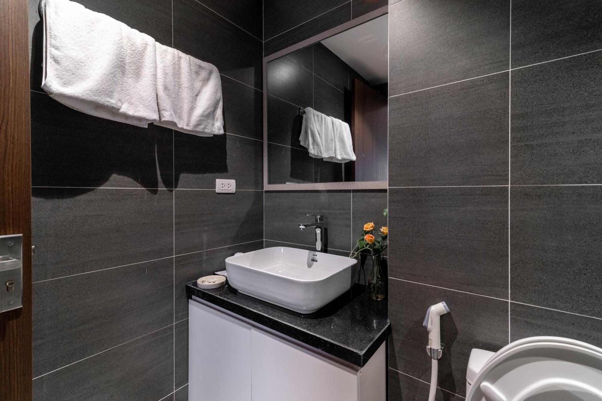 Luxe Paradise Suites Hotel To Ngoc Van Hà Nội Ngoại thất bức ảnh