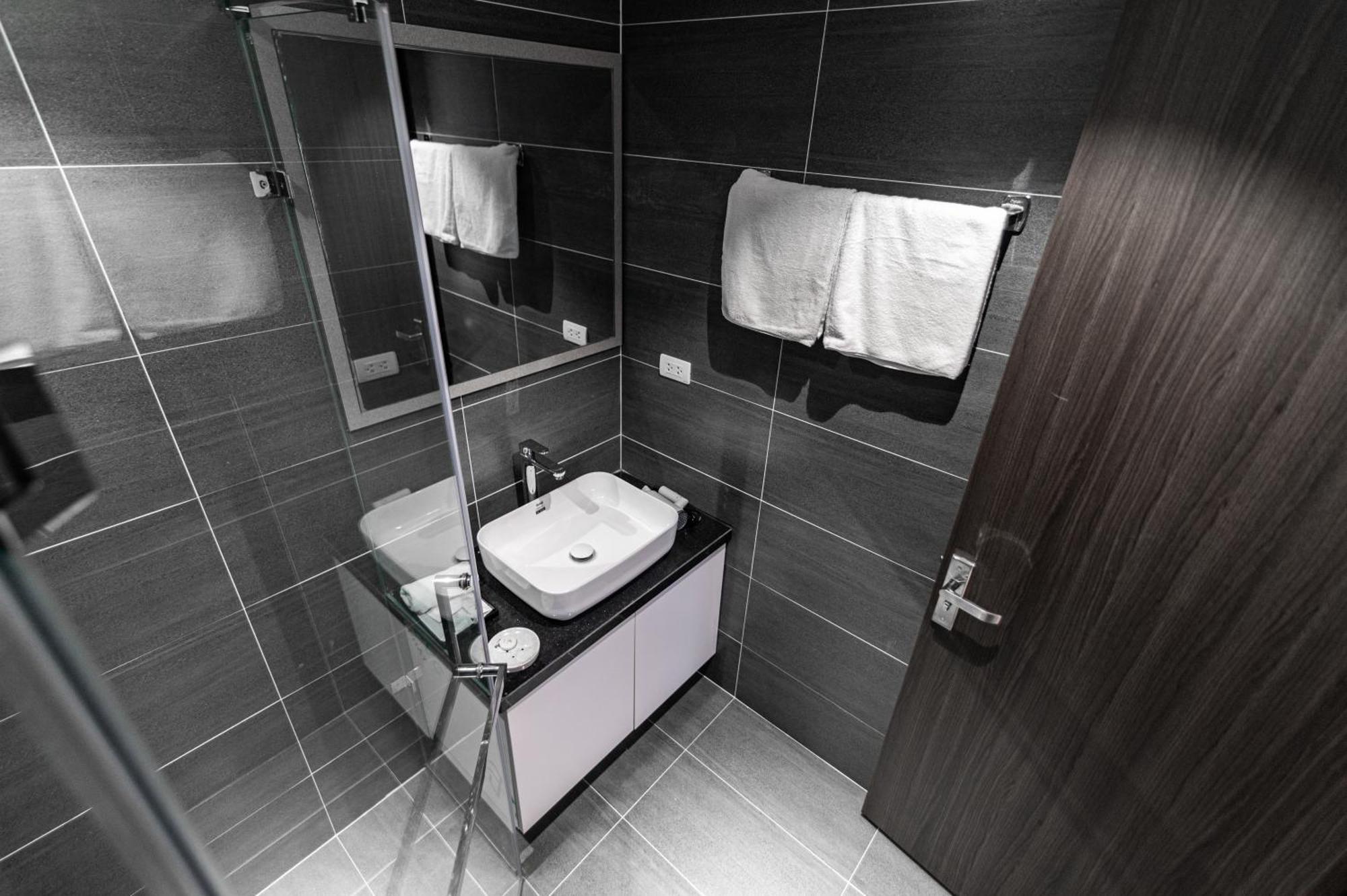 Luxe Paradise Suites Hotel To Ngoc Van Hà Nội Ngoại thất bức ảnh